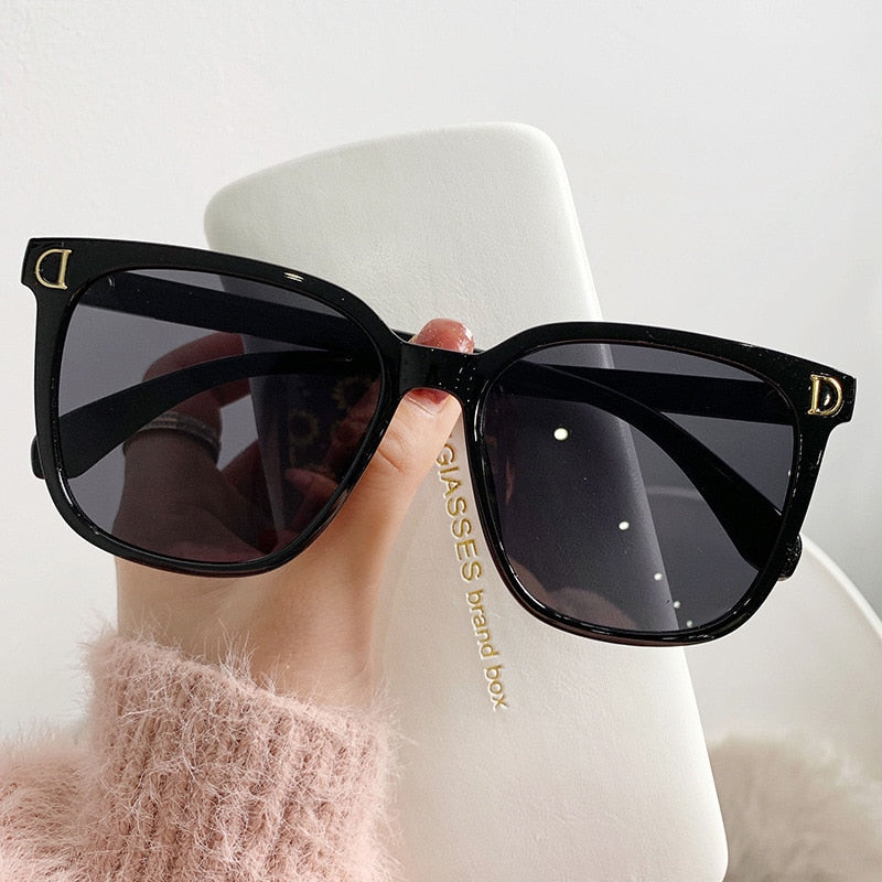 Large V Plus Size Women's Designer Sunglasses Large Frame Retro Classic*